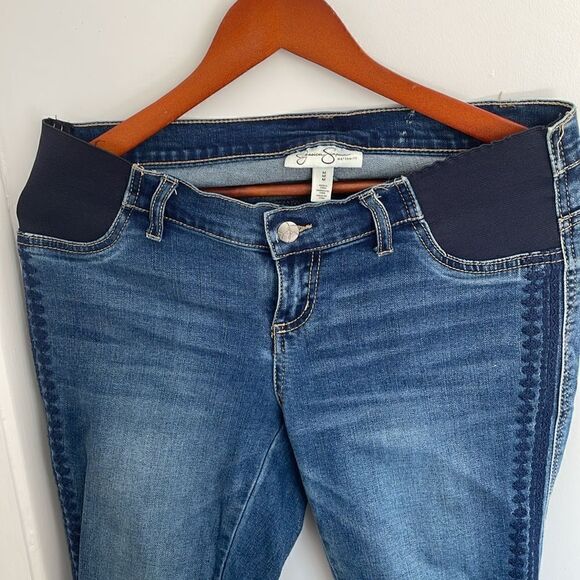 Jessica Simpson size M maternity jeans - Picture 2 of 7